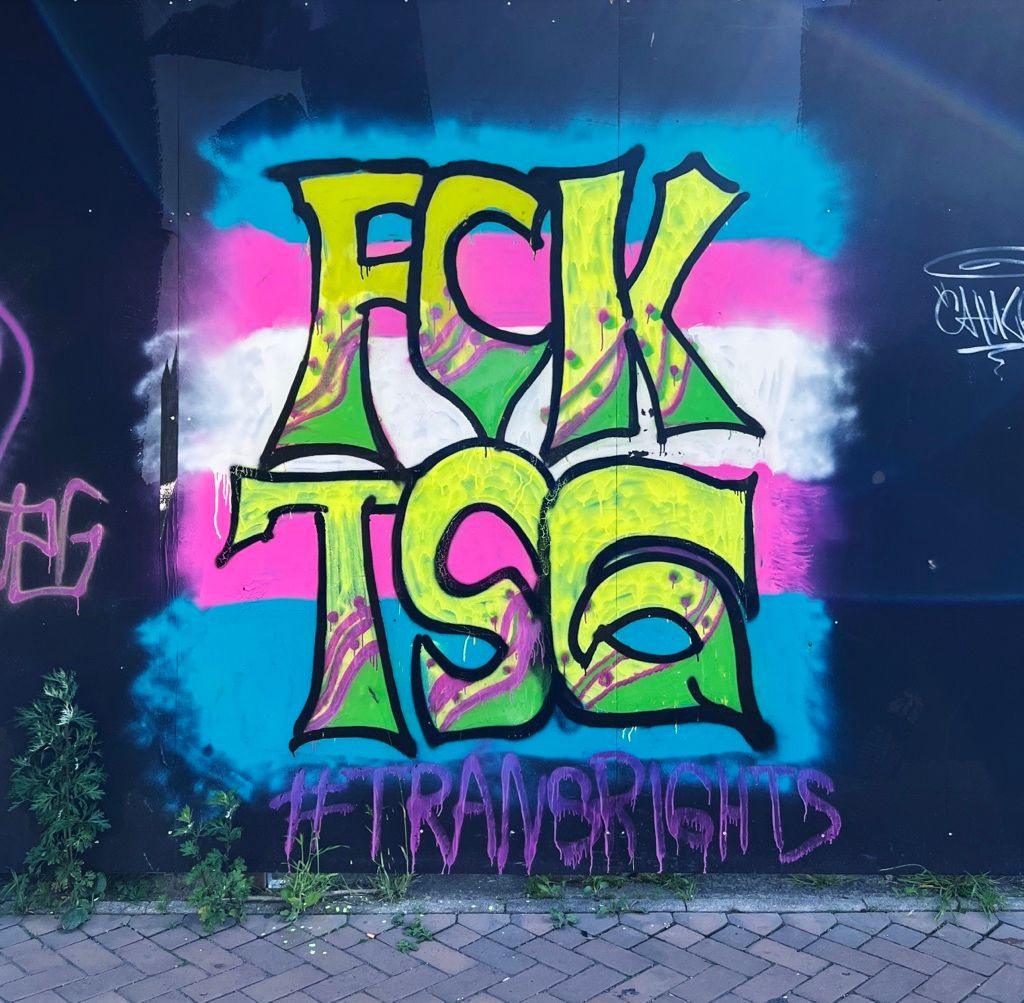 oh my god twitter doesn’t include alt text from images in their API