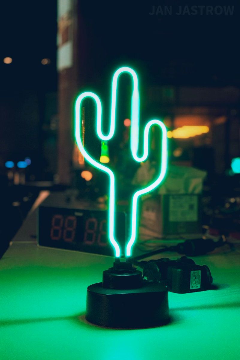 oh my god twitter doesn’t include alt text from images in their API