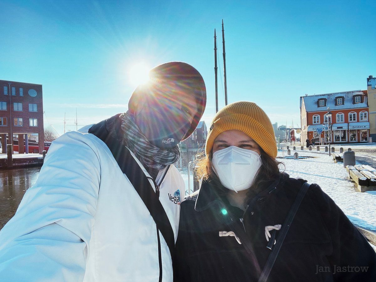 oh my god twitter doesn’t include alt text from images in their API